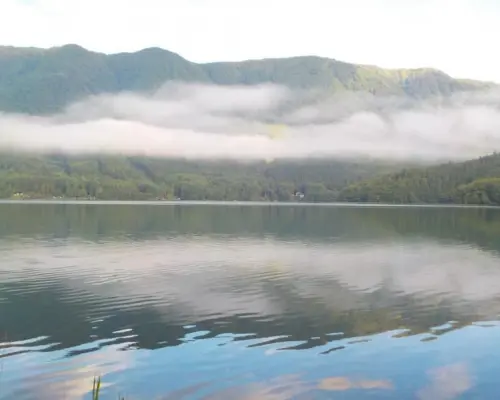 北アルプスの鏡青木湖で朝活SUPレンタル