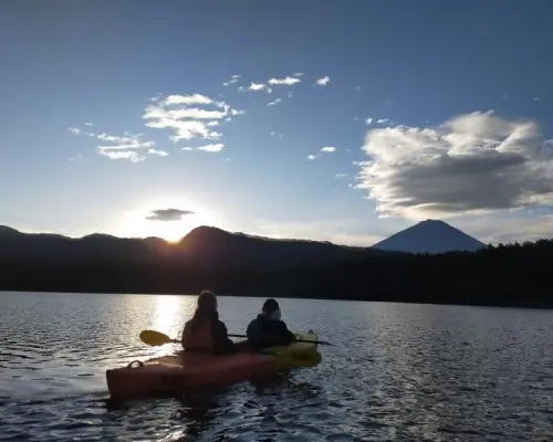 【山梨・富士五湖・西湖・カヤック】映え確定！早朝サンライズ・サンセットカヤック体験120分プラン