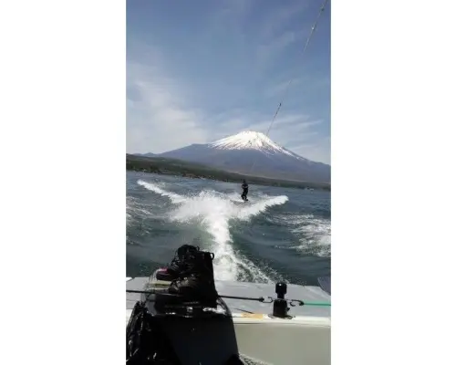 【山梨・山中湖】1ラウンド＋バナナボート、ウェイクボード体験★Rio de Emocion