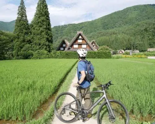 [Gifu/Shirakawa-go] Explore the nature-rich World Heritage site "Shirakawa-go" by e-bike - Private tour limited to one group (180-minute course) - Groups and couples welcome!