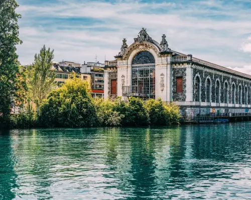 Geneva: Jet d'eau, boat cruise and city tour including aperitif