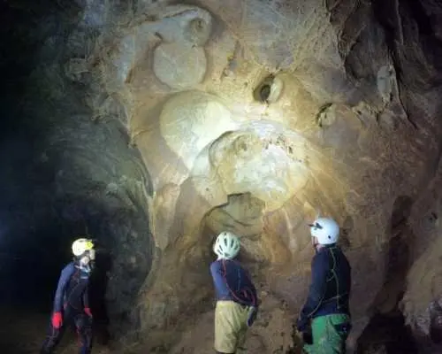 [Okayama, Niimi] Dive into the terrifyingly deep, pitch-black underground waterways and swim! Okayama Cave Swimming