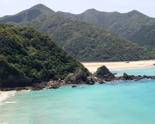 您可以選擇半日遊或一日遊！五島市和福江島觀光巴士之旅 | 教堂、武士宅邸、風景優美的海灘和熔岩海岸（長崎縣五島市）