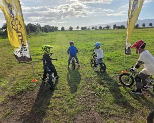 NEW!　大阪舞洲　大阪湾を望みながら、電動キッズモトクロスバイク体験！　5歳～小学生