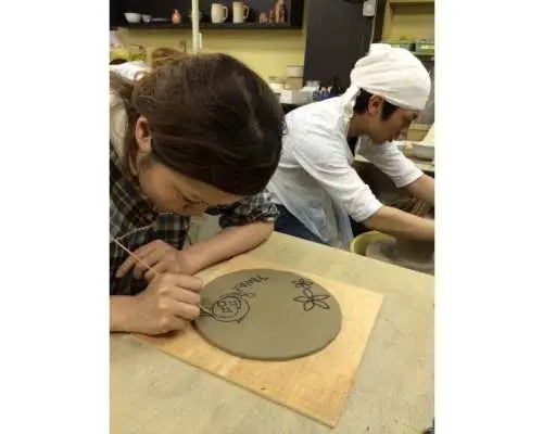 【大阪，天王寺】陶藝體驗課程～適合所有人 「榻榻米課程（盤子和沙拉碗）」 天王寺站步行2分鐘