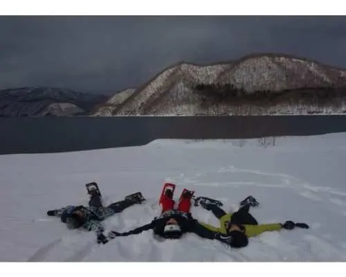 [Hokkaido, Lake Shikotsu] A snowshoe tour with a professional guide in the moss corridor <Beginners welcome, lecture included>