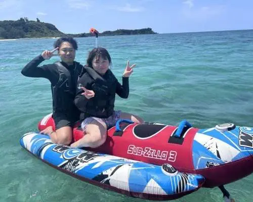 【名护市、幸仁村、古利岛】接受当日预约！海上乐趣♪ 是刺激还是惊险？选择“轻快海洋计划”，当天即可体验游乐项目！