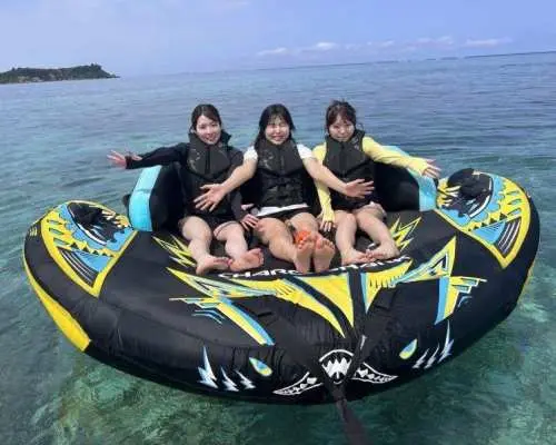 【名护市、幸仁村、古利岛】接受当日预约！海上乐趣♪ 是刺激还是惊险？选择“轻快海洋计划”，当天即可体验游乐项目！