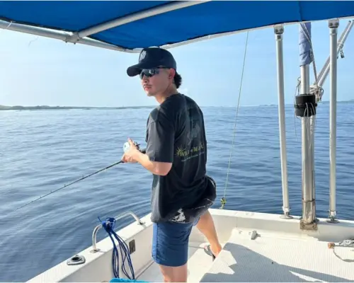 [Okinawa, Ishigaki Island] Beginners, families, and couples welcome! Enjoy tropical fishing in Okinawa! Half-day live bait fishing tour [AM/PM / Held twice a day]