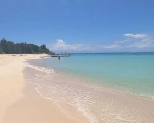 【沖縄・うるま市・浜比嘉島】★無人島散策・海水浴クルーズ