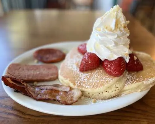 ダイヤモンドヘッド 日の出ハイキングツアー 日帰り観光ツアー ・マラサダ /アサイーボウル /パンケーキ朝食付きプランあり！（ハワイ ホノルル・日本語または英語ドライバー）