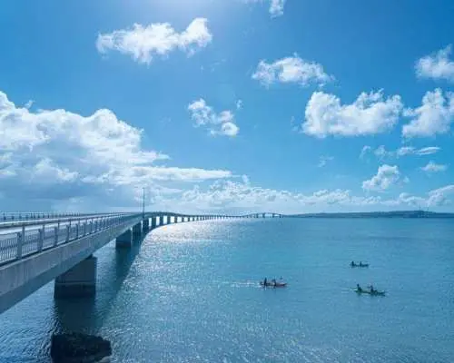[Miyako Island] <Kayaking Experience> Let's go under the Irabu Bridge! [Free photo data/equipment rental] Last-minute reservations OK! Includes Hilton Miyako Island pool and lunch buffet discount coupon
