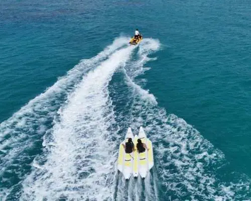 【宫古岛】香蕉船巡游－刺激无比！ 【免费照片/设备租赁】可接受最后一刻预订！内含宫古岛希尔顿酒店泳池和自助午餐优惠券。