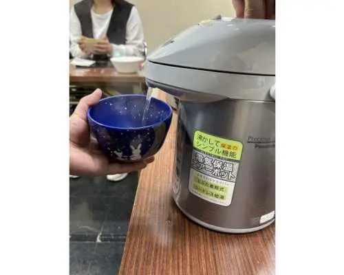 [미야기현 센다이] <기념품으로 차솔과 말차 포함> 정좌 자세로 앉을 필요 없어요! 오랜 전통의 다도 용품점에서 말차 우리는 법을 배우는 1일 강습입니다.