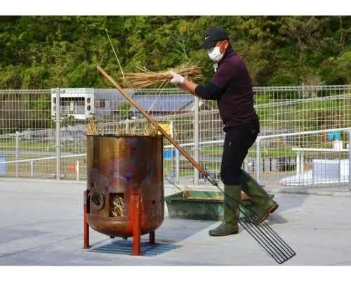 田舎のおんちゃんといっしょに！「海のまち須崎」で生カツオの捌き＆藁焼きたたき体験