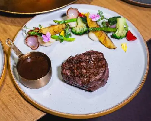 吉隆坡白沙罗索菲特酒店的 Nizza 餐厅 |吉隆坡