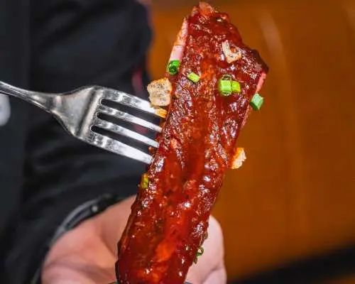 voco 曼谷 Surawong 的 DECKLES Smokehouse | แขวงสี่พระยา