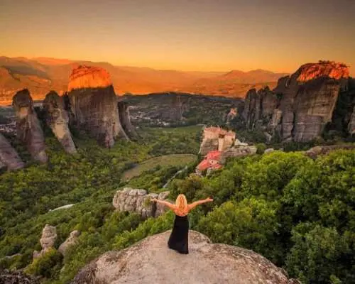 Meteora: Majestic Sunset Tour & Monasteries with Local Guide｜Greece