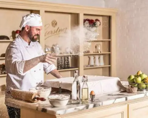 Vienna: Gerstner KuK Hofzuckerbäcker Baking Show & Tasting｜Austria