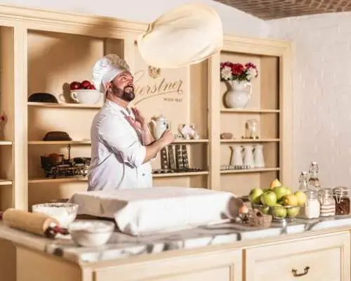 Vienna: Gerstner KuK Hofzuckerbäcker Baking Show & Tasting｜Austria