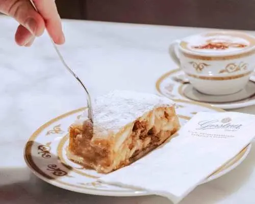 Vienna: Gerstner KuK Hofzuckerbäcker Baking Show & Tasting｜Austria