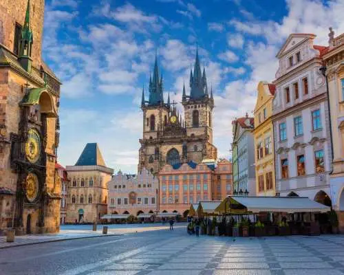Private English speaking driver from Vienna to Prague & back｜Austria