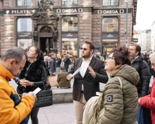 Vienna: Romanian Heritage and Christmas Markets Guided Tour｜Austria