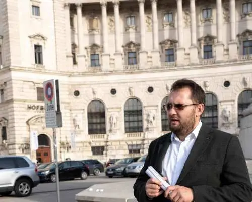 Vienna: Romanian Heritage and Christmas Markets Guided Tour｜Austria