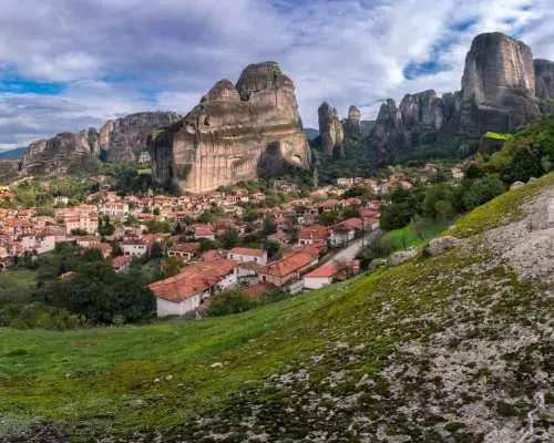 Meteora: Morning Monasteries Tour with Photo Stops｜Greece