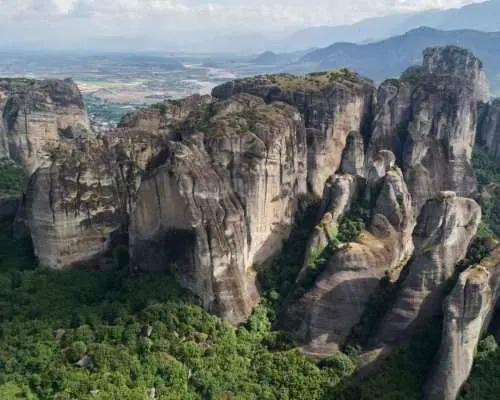Meteora: Morning Monasteries Tour with Photo Stops｜Greece
