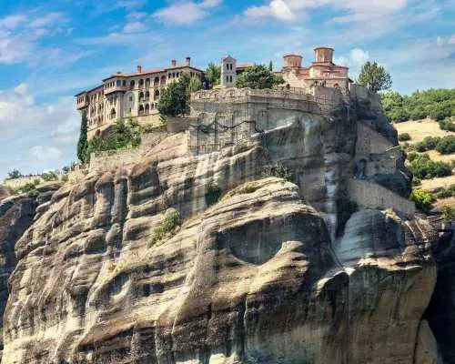 From Volos : Meteora Monasteries and Rocks Guided Tour｜Greece