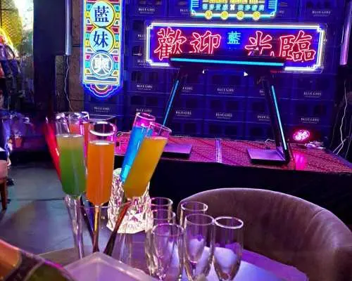 [Langham Place Member Exclusive] Mong Kok | The Sky Bar | Cantopop City Neon Hit Night | Popular DJs: Lok Yee, Geek Fox, Hea, Soda | From HK$250 includes two Blue Girl draft beers + unlimited five selected snacks | Event Date: May 15, 2026 (Friday)