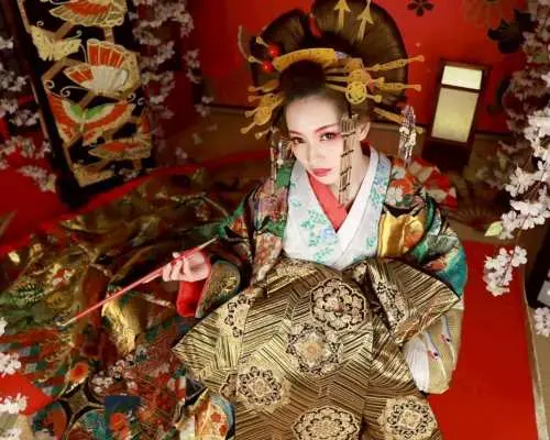 A photo shoot experience transforming into a courtesan in Nakasu, Fukuoka, Japan | Courtesan / Courtesan x Samurai / Boat tour