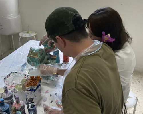 【沖縄｜グラフィティ・アートプロジェクト】日本の置物作り体験（置物＆キーホルダー）