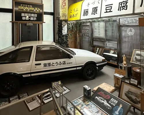 頭文字D巡禮之旅！伊香保溫泉石段街 X 少林山達磨寺 X 蒟蒻主題樂園 X  頭文字D玩偶古典車博物館 | 群馬 一日遊（東京出發）