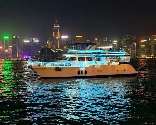 Summer Night Cuttlefish Fishing Tour: All-inclusive professional fishing gear + freshly caught and cooked seafood experience + drinks (departure from Kwun Tong/Shau Kei Wan)