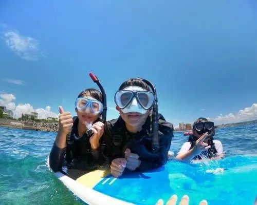[Okinawa, Chatan] Open to children aged 3 and up! Exciting boat adventure snorkeling ★ Includes a stable SUP board, so even small children can enjoy it safely! Recommended for family trips.