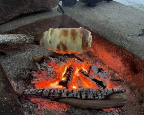 [北海道・札幌・定山渓]焚き火をしながら年輪をじっくり重ねよう！～くるくるバウムクーヘン作り～