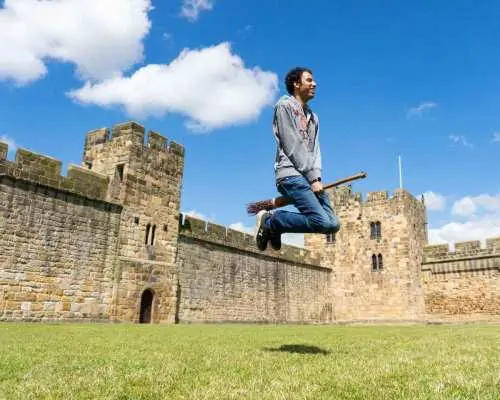 Alnwick Castle and Scottish Borders Tour from Edinburgh｜United Kingdom
