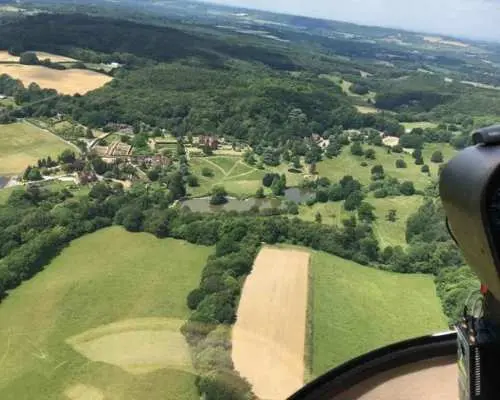 レッドヒル：ケント州の歴史遺産を巡る25分間のヘリコプターツアー（3名様向け）｜イギリス