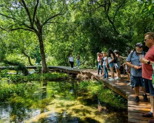 スプリト：クルカ国立公園日帰り旅行（ボート乗船と水泳付き）｜クロアチア