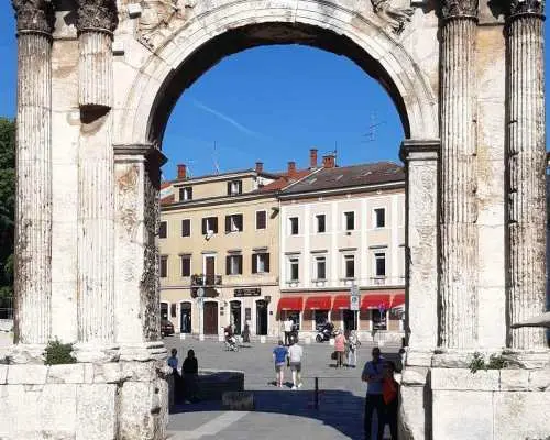 Pula: Historic Sites Guided Walking Tour｜Croatia