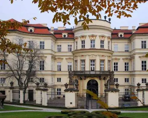 Prague: Highlights Walking Tour to the German embassy 1989｜Czechia