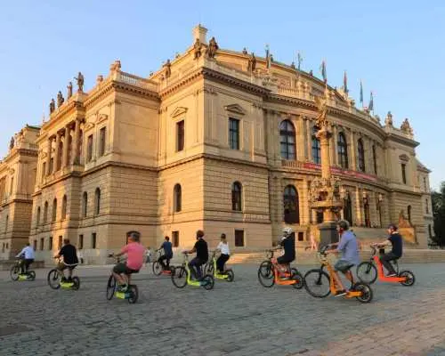 Prague: Highlights Tour on e-Scooter or eBike｜Czechia