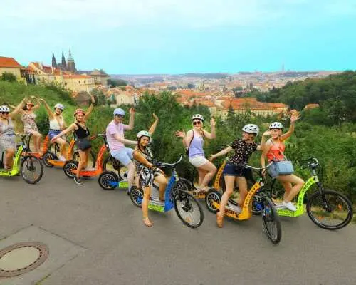 Prague: Highlights Tour on e-Scooter or eBike｜Czechia