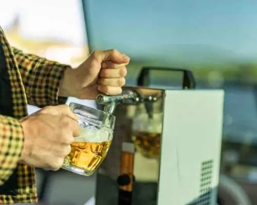 VIP Prague YachtBoat ONE Experience: All-You-Can-Drink｜Czechia