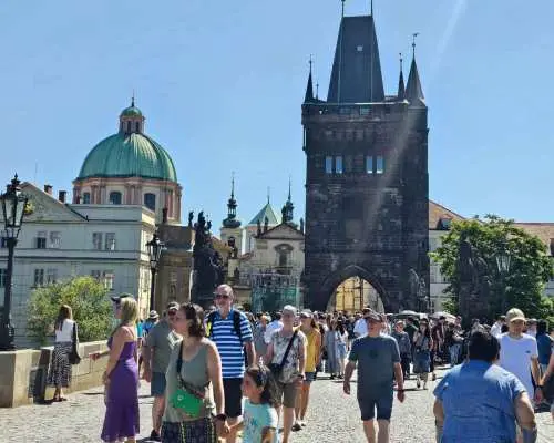 Guided walking tour Prague: include Prazskiy Castle｜Czechia