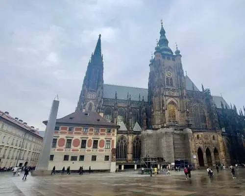 Comprehensive Prague Castle Tour in Spanish. Admission Tickets Included｜Czechia