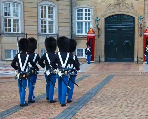 Tour riêng tham quan nhanh Bảo tàng Cung điện Amalienborg ở Copenhagen | Đan Mạch