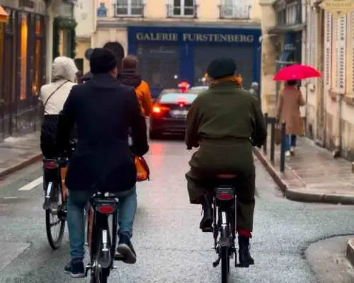 Paris: Off the Beaten Path City Secrets Bike Tour｜France